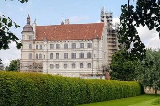 Namensgeber für unsere zweite Etappe an der Mecklenburger Seenplatte: Schloss Güstrow mit dem Rad