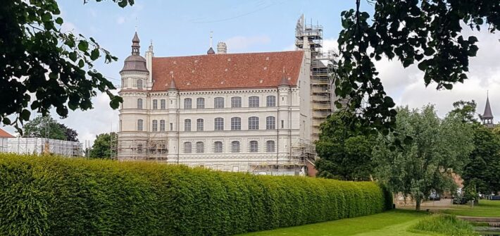 Namensgeber für unsere zweite Etappe an der Mecklenburger Seenplatte: Schloss Güstrow mit dem Rad