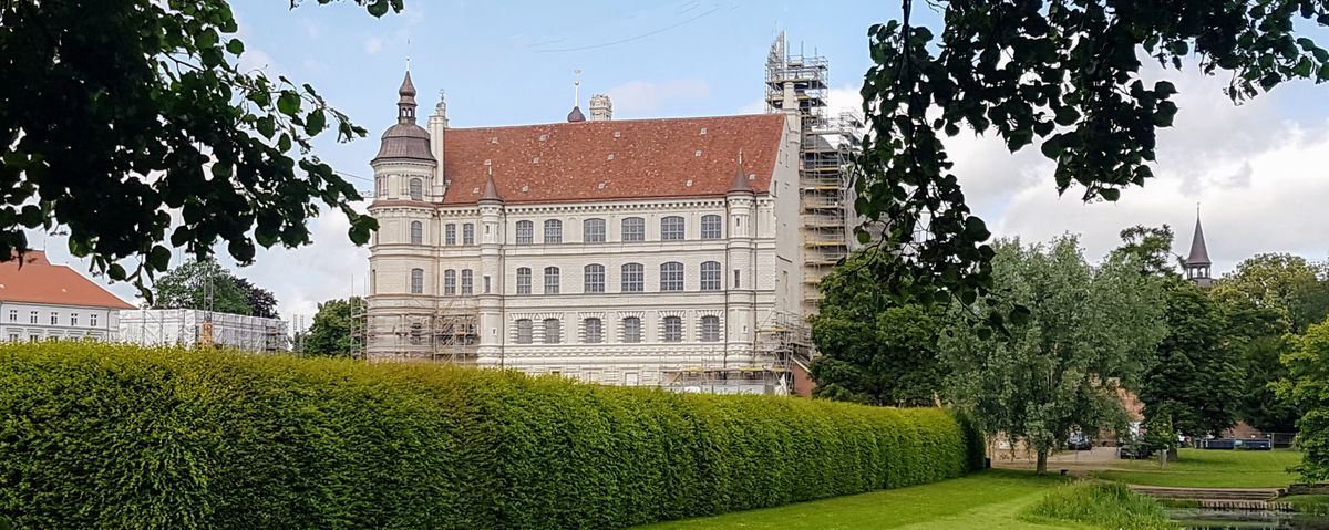 Namensgeber für unsere zweite Etappe an der Mecklenburger Seenplatte: Schloss Güstrow mit dem Rad