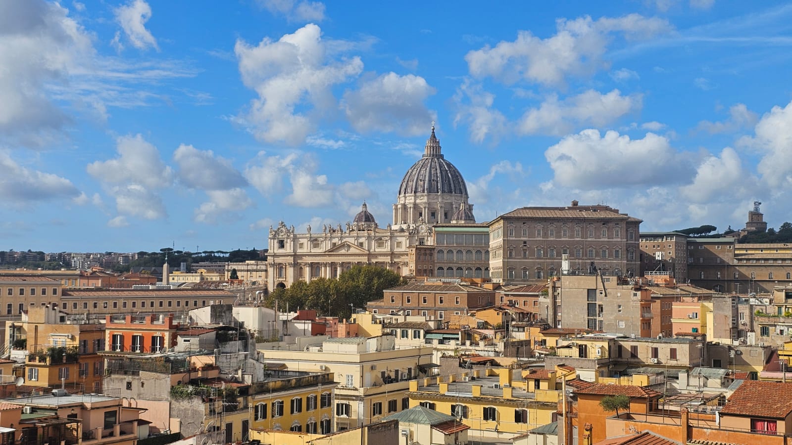 Romreise mit Andreas Englisch 2025. Ankunft im Hotel Atlante Star Rom und ein atemberaubender Blick von der Dachterrasse