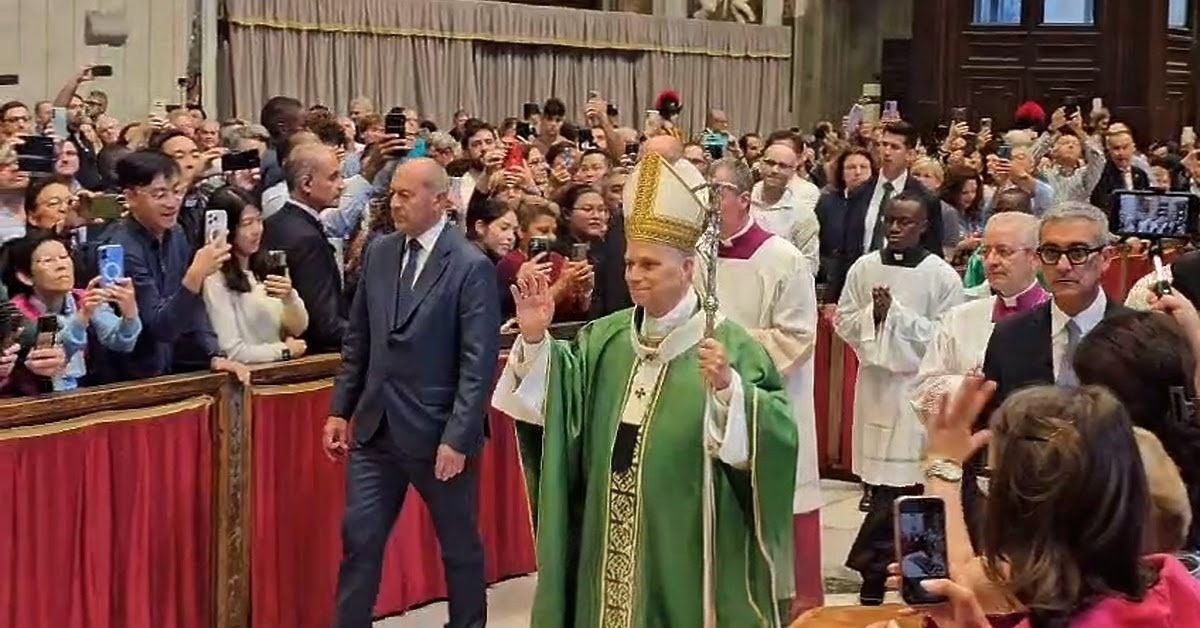 Romreise mit Andreas Englisch. Petersdom und Papstmesse.