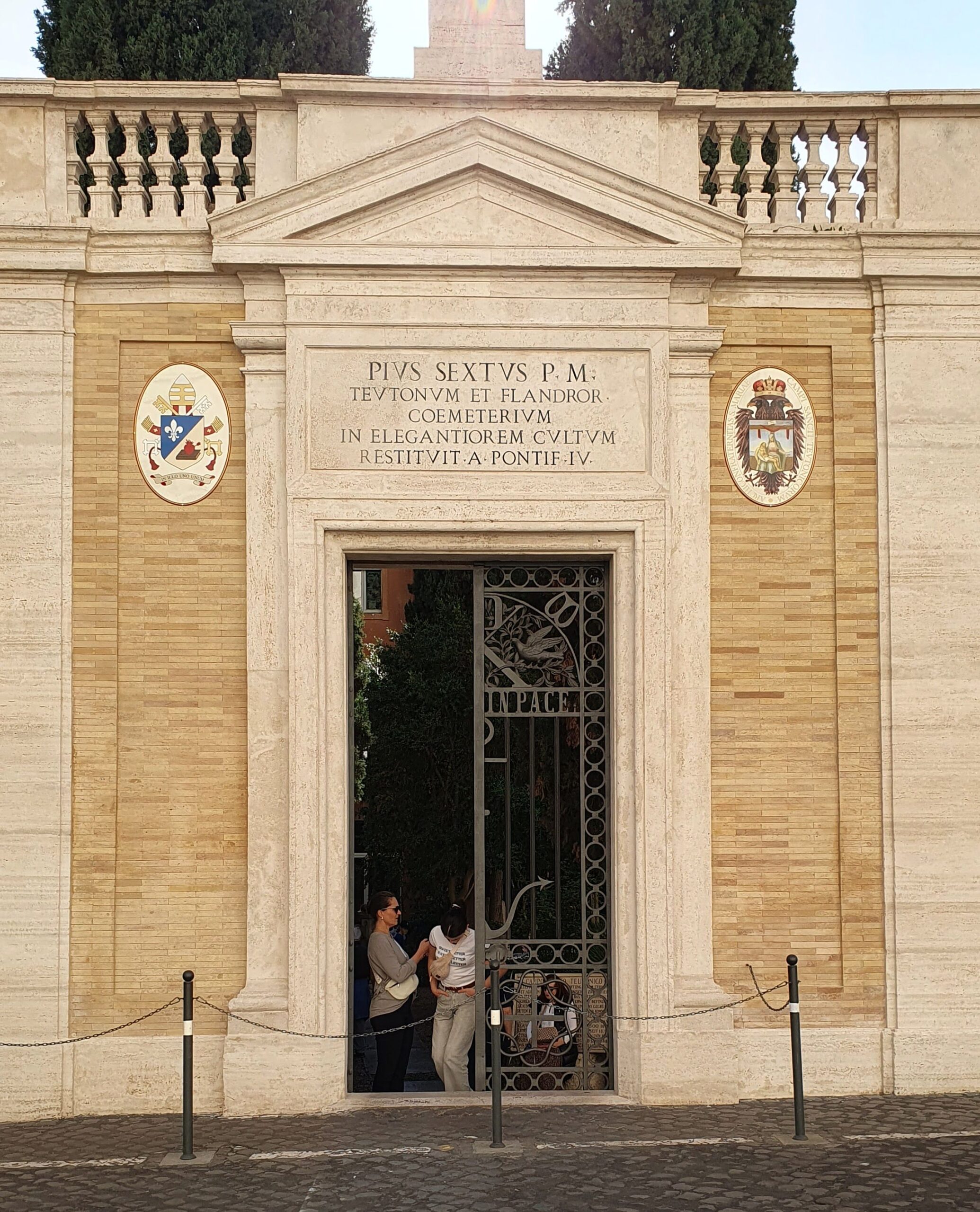 Romreise ohne Andreas Englisch. Friedhof Campo Santo Teutonico